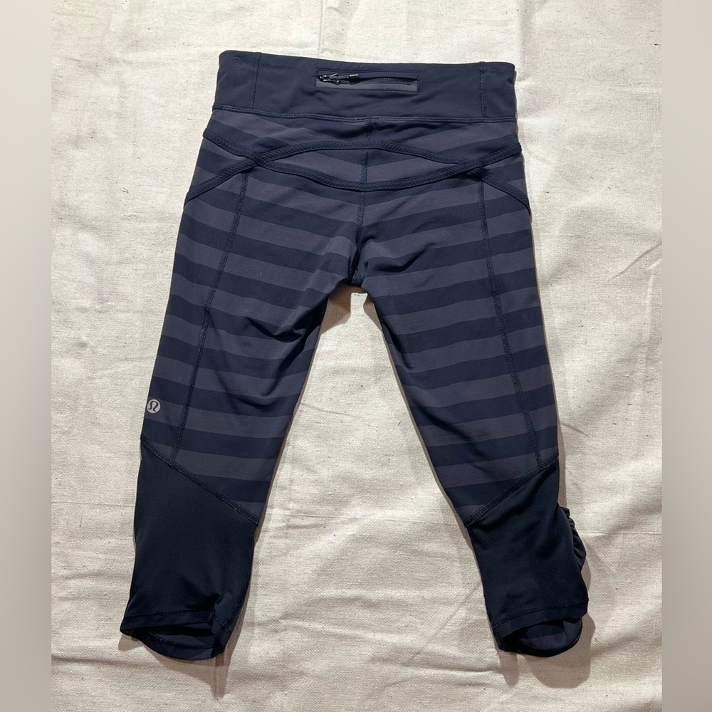 Women’s LuLu Lemon Black/Gray Striped Leggings Size 4